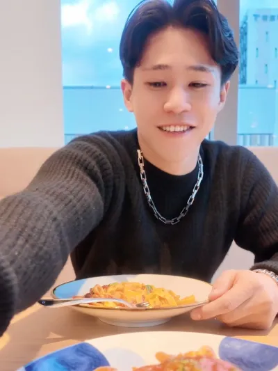 リンタロウとパスタ食べながら